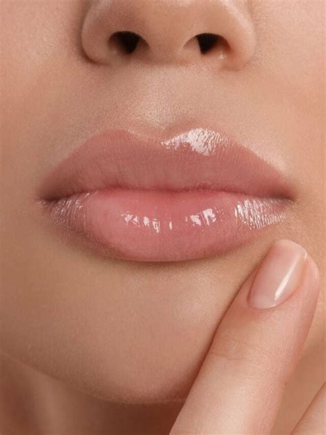 6 Simple Ways To Get Pink Lips Naturally At Home