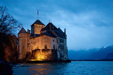 light-glowing-in-Chillon-Castle