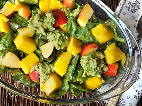 Insalata Di Mango Pesca Avocado E Lattuga Ptt Ricette