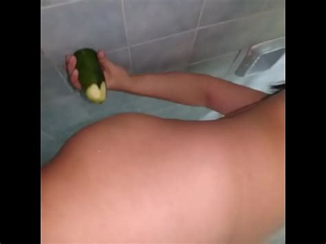 Culeada En El Ba O Por El Culo Con Un Pepino Grueso Bien Perrita Xvideos