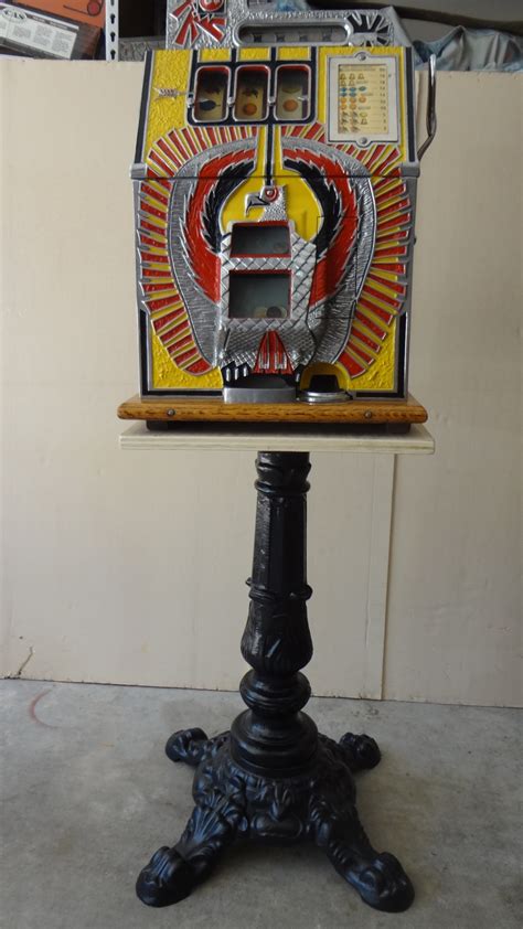 slot machine stand vintage style gameroom show