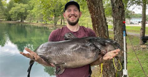 Dad Lands Huge Catfish On 3 Year Old Daughters Pink Fishing Rod