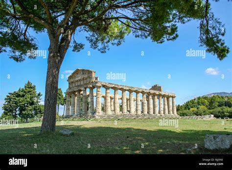 El Templo De Atenea Conocido Como El Templo De Ceres En El Sitio