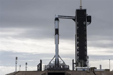 Spacex Falcon 9 Set To Launch Dragon Spacecraft To The International