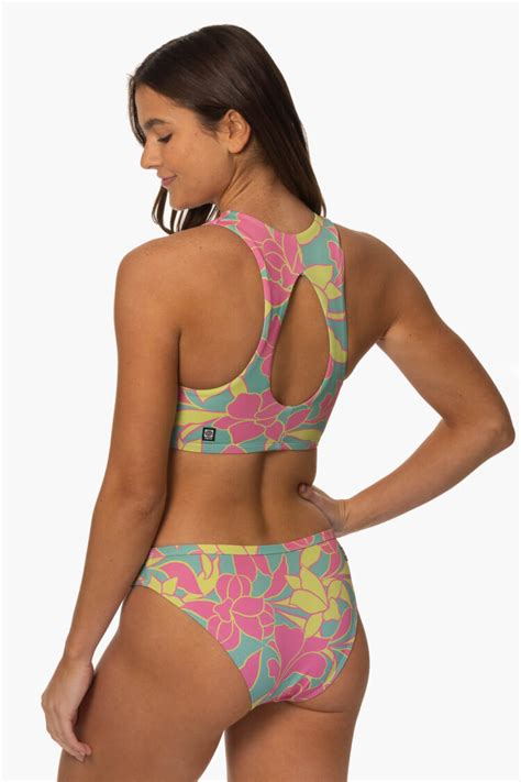 Hot Sexy Camila Gutz Bikini Pics