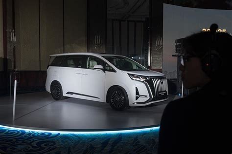 DENZA D9 arrives on Singapore's shores - Sgcarmart