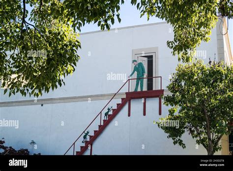 Aliens Greeted Trompe Loeil Mural By Greg Brown On The Side Of The