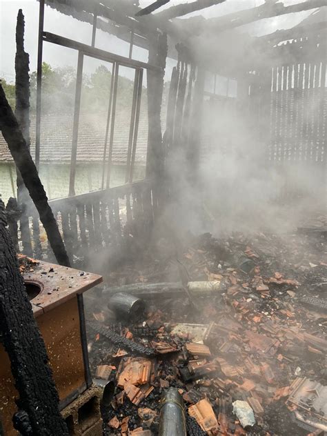 Casa Abandonada Consumida Pelo Fogo Na Sc Oeste Mais