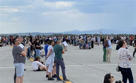 Peste 15 000 De Oameni Au Venit La Noul Aeroport Brasov Joi Va Fi