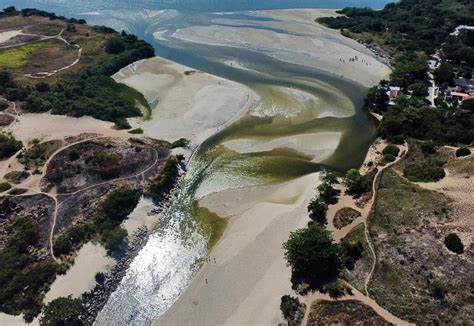 Niter I Ter Praia Artificial Na Lagoa De Itaipu Cidade De Niter I