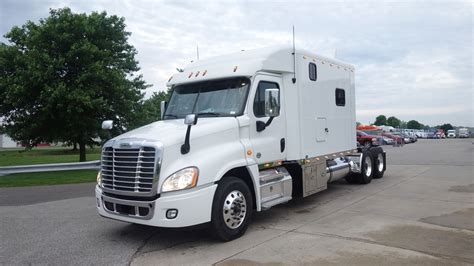 Freightliner Cascadia :: ARI Legacy Sleepers