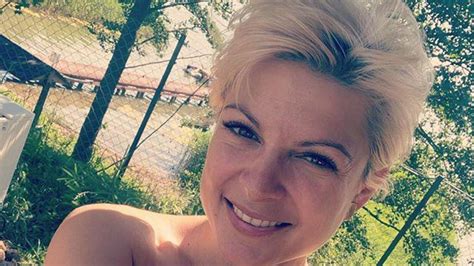 Magda Narożna opala się w bikini i komplementuje samą siebie Piękna i młoda Plotek