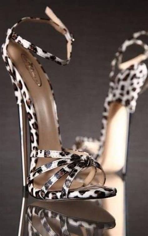 Pin By Katarzyna Buchajczuk On Shoes Heels Crazy Shoes Me Too Shoes