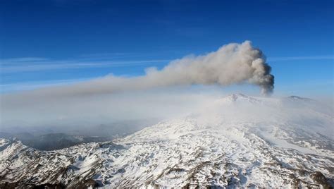 Alerta amarilla en el volcán Copahue de Argentina por un pulso eruptivo