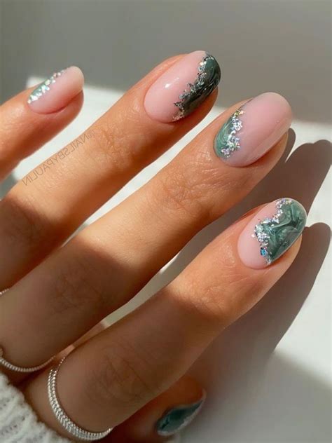 Emerald Green Nails Gorgeous Looks And Ideas To Try Prom Nails