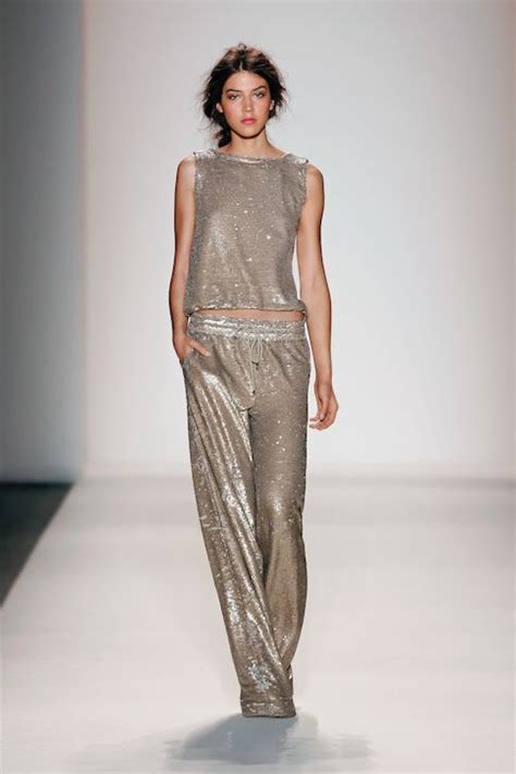 6 Effortlessly Chic Ways To Wear Sequins Everyday Moda Moda Estilo