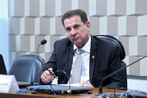 Senador Vanderlan Cardoso se Afasta do Bolsonarismo em Meio à