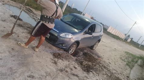 Tras Las Lluvias Se Hundi El Asfalto En Calles De Un Barrio