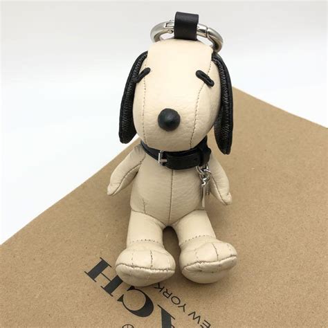 【coach X Peanuts】スヌーピー ！バッグ チャーム・シグネチャー！ メルカリ