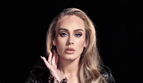 Adele Es Criticada Por Sketch Sobre El Turismo En áfrica Durante Su