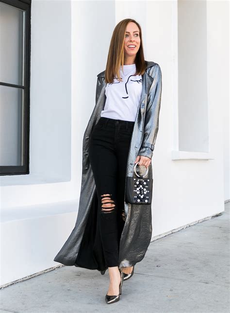 Sydne Style Shows How To Wear A Graphic Tee For Fall With Skinny Jeans