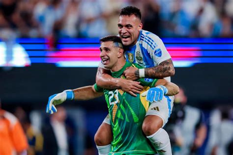 Lautaro Mart Nez Con Sus Cinco Goles Goleador De La Copa Am Rica