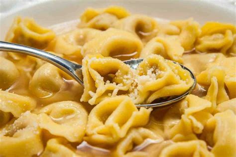 Tortellini In Brodo Dove Mangiare I Migliori A Bologna