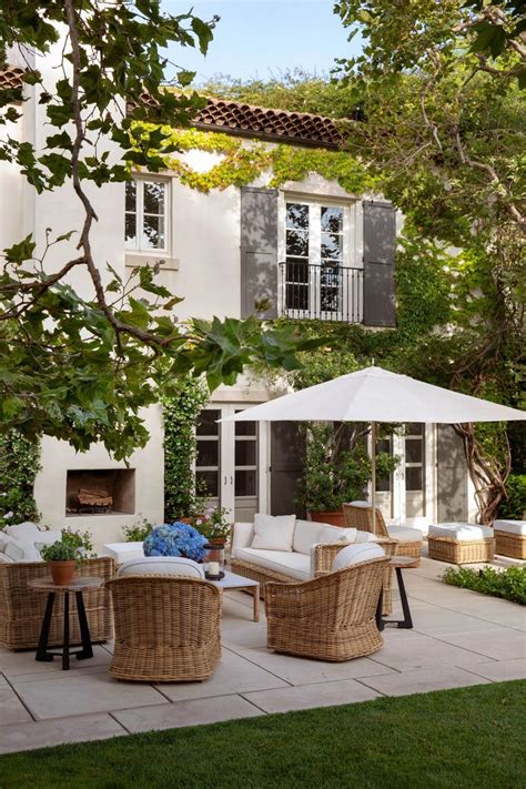 Tour Nancy Meyerss Newly Revitalized L A Home Patio Hamptons