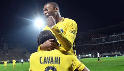 FOTO Kylian Mbappe Dan Cavani Gemilang PSG Pesta Gol Dunia Bola