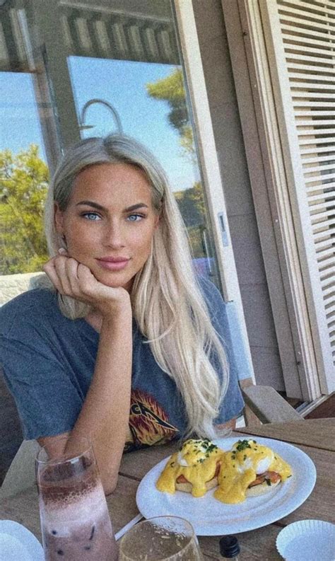 Platinum Blonde Wavy Hair Artofit