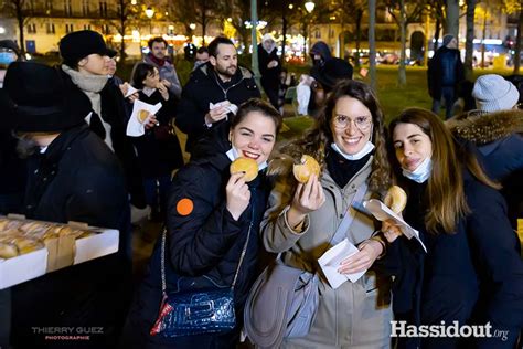 En Images Allumage Public Dune Menorah G Ante Sur La Place Du