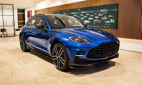 Aston Martin traz ao Brasil a primeira unidade do SUV mais rápido do