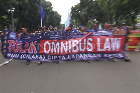 DEMO BURUH TOLAK RUU OMNIBUS LAW ANTARA Foto