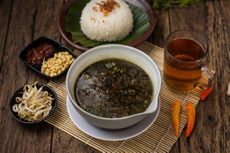 Arroz Nasi Rawon Con Comida Tradicional Indonesia Imagen De Archivo