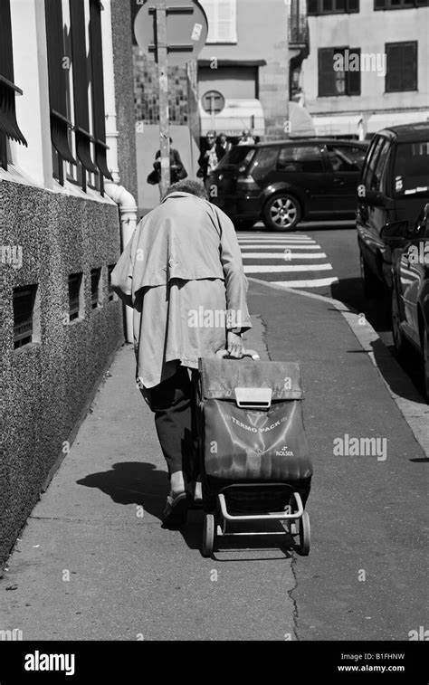 Old Lady Shopping Trolley Hill Hi Res Stock Photography And Images Alamy