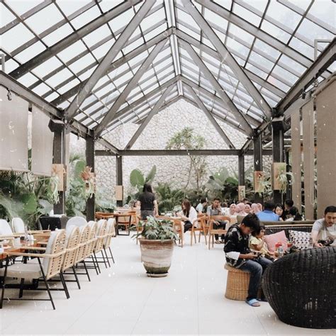 17 Cafe Instagramable Di Bandung Desainnya Bikin Hati Adem