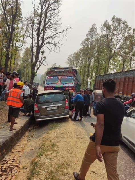 रातोमाटेमा ट्रक र कार ठोक्किदा ४ जना घाइते