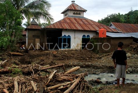 DAMPAK BANJIR BANDANG DI MAMUJU ANTARA Foto