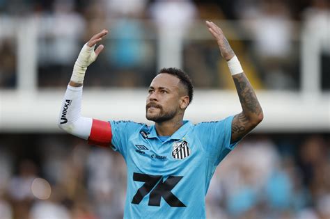 Neymar renova com o Santos; veja detalhes do novo acordo milionário