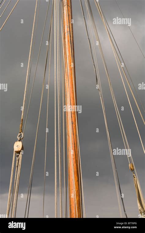 Ships Mast Hi Res Stock Photography And Images Alamy