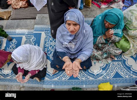 Srinagar India 12th Apr 2023 Kashmiri Muslim Devotees Pray At The