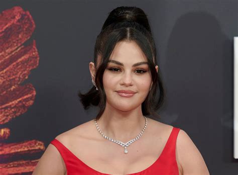 Selena Gomez's Biggest Career Risk? Experts Weigh In Image 16