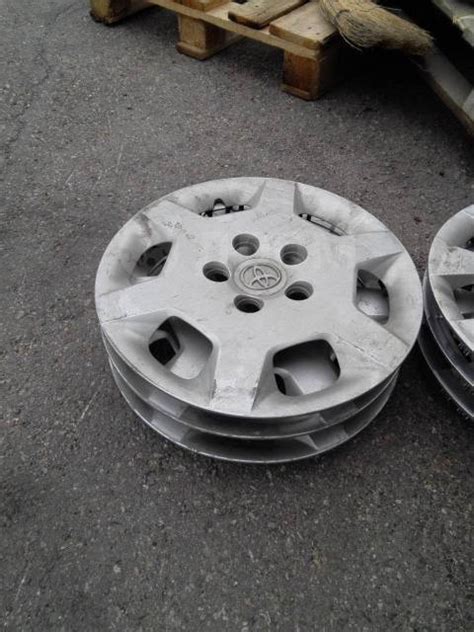 Колпаки R 15 Toyota, 15", 2 шт, 1 шт, б/у, в наличии. Цена: 350₽ в Иркутске