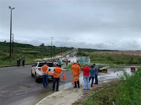 Chuva Provoca Alagamentos E Cratera Em Avenida Em Nossa Senhora Do