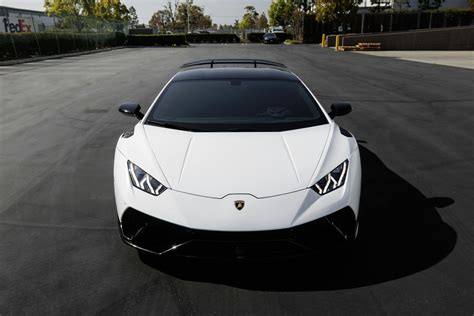 Lambo Huracán Australia - Rent and rent sports cars - DRIVAR® sports ...