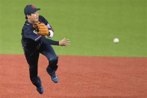 写真：【ヤクルト】山田哲人が登録抹消 下半身の異常で12日dena戦途中交代 東スポweb