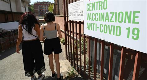 Vaccini Speranza Terza dose molto probabile Ci sono già fiale per