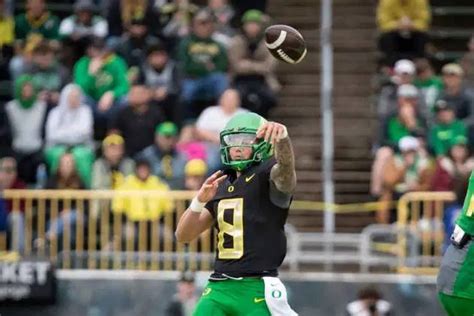 Dillon Gabriel Nil A Quick Look Into The Deals Of Oregon Ducks Qb