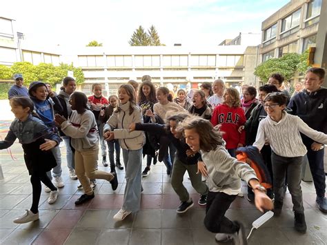 Une cour de récréation sans conflits à lÉcole primaire de Heembeek