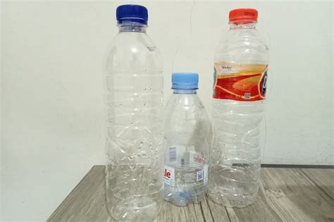 Ini Bahaya Kesehatan Jika Mengisi Ulang Air Minum Pada Botol Plastik